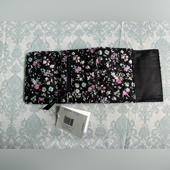 Vera Bradley RFID Riley compact wallet in cotton Botanical ditsy. - Picture 2 of 4